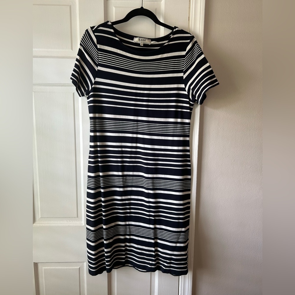 VGUC nautical crew neck dress with short sleeves